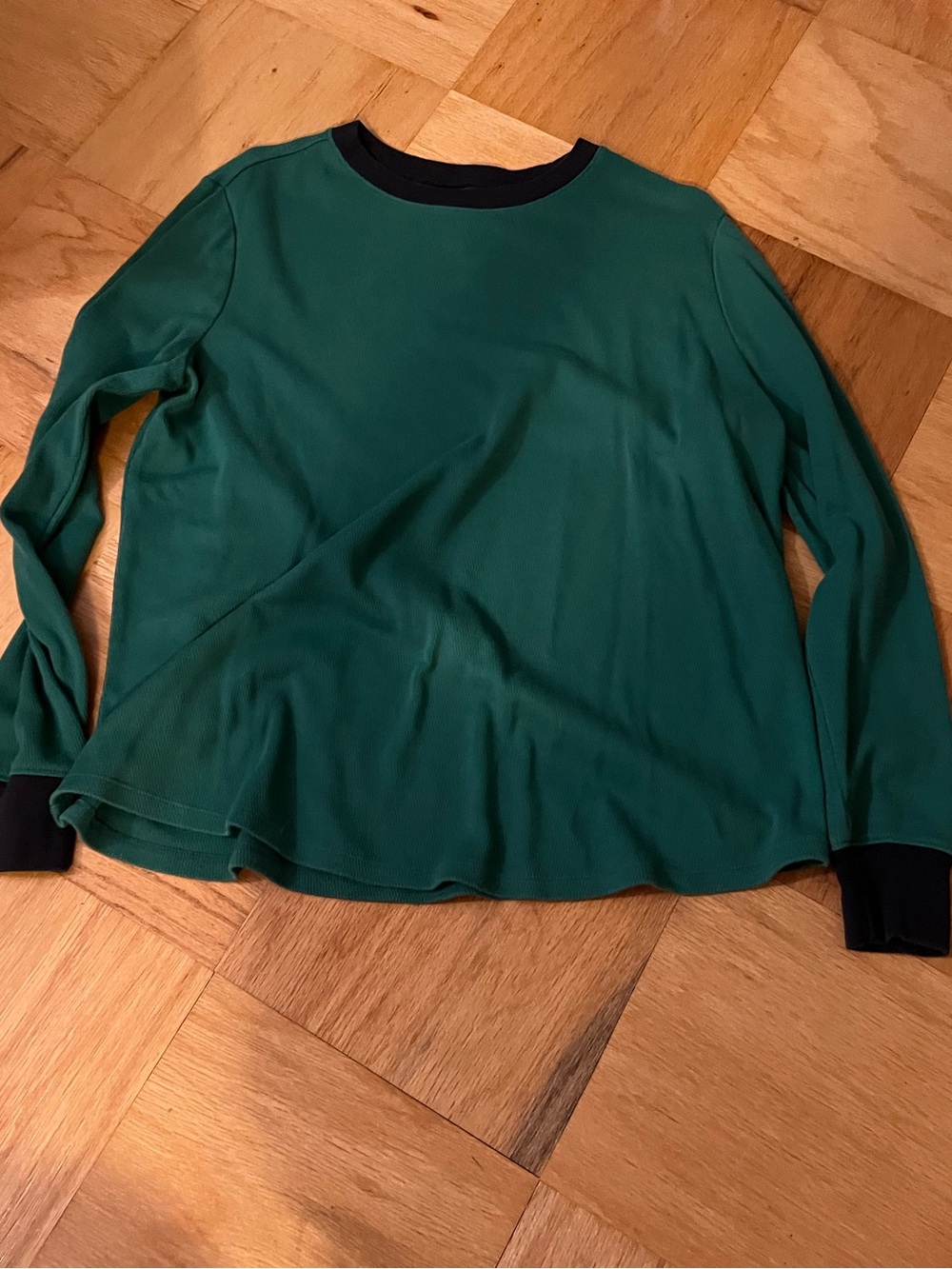 Treasure & Bond Green Waffle Knit Long-Sleeved Shirt with Navy Collar and Cuffs